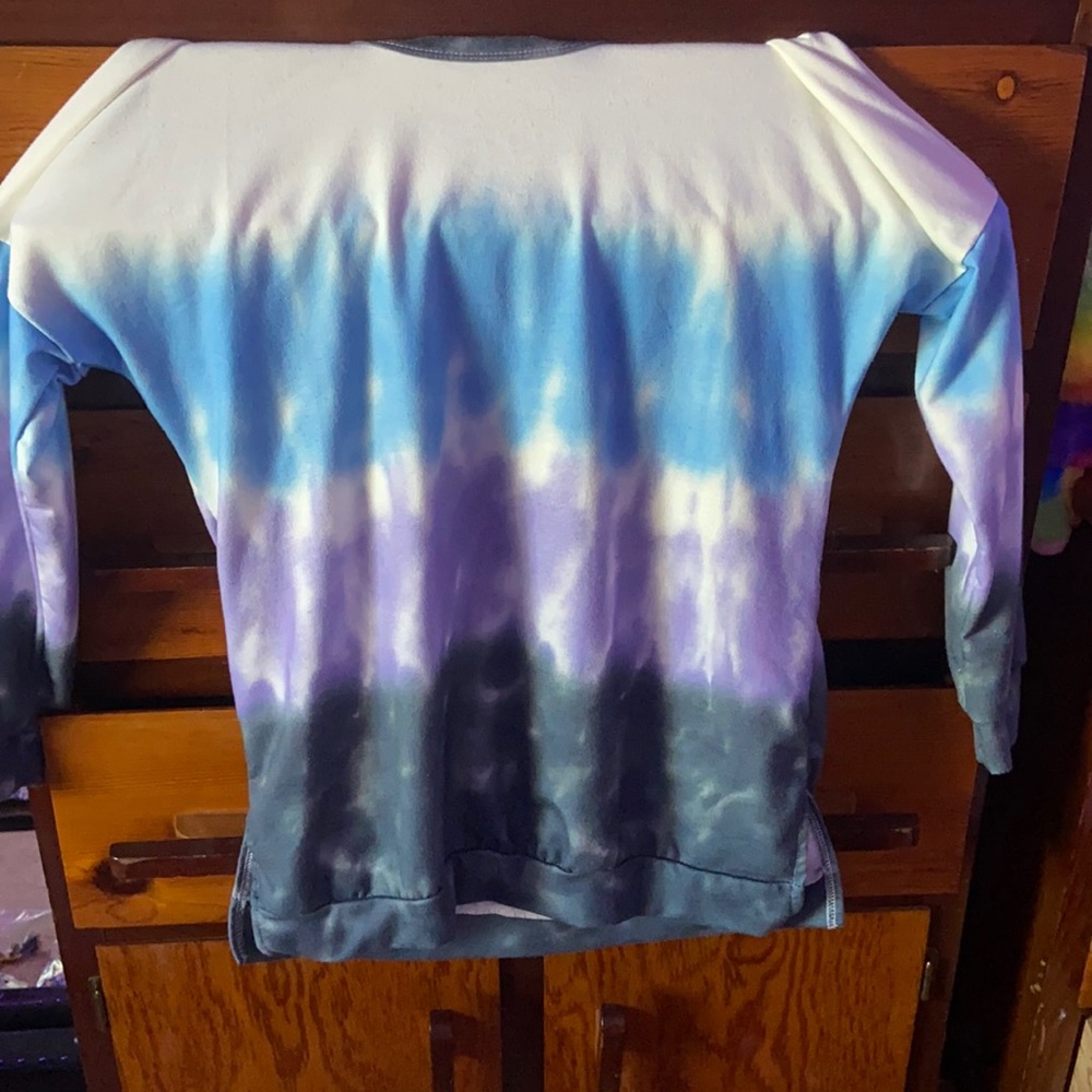 L sweatshirt